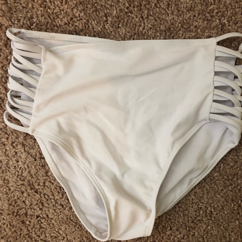 White Bikini - Picture 3 of 8